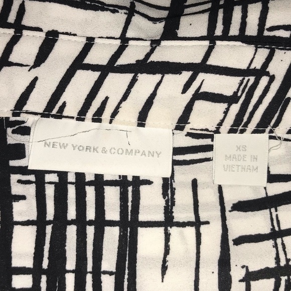 NEW YORK & COMPANY XS B&W LONG SLEEVED BLOUSE - Picture 4 of 8